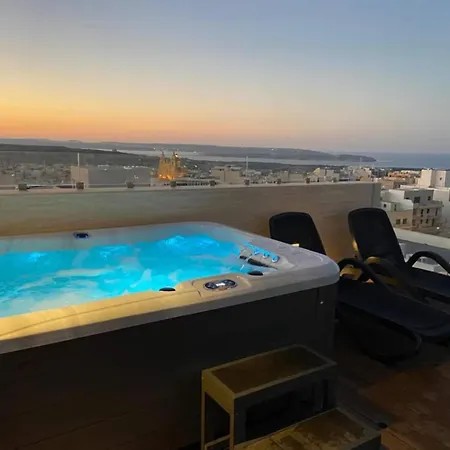 Stunning Penthouse With Private Pool By Homely 度假居