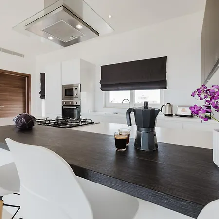 Stunning Penthouse With Private Pool By Homely * 梅利哈