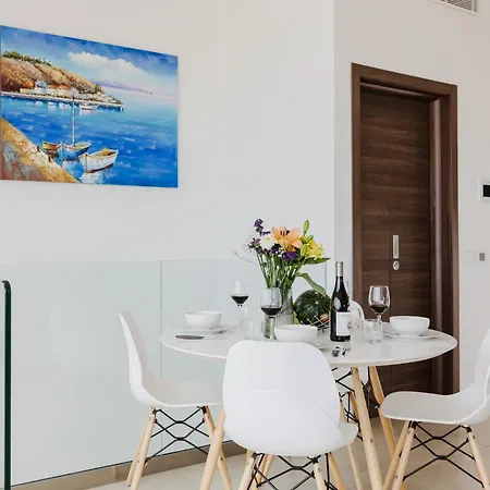 Stunning Penthouse With Private Pool By Homely * 梅利哈