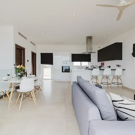 Stunning Penthouse With Private Pool By Homely 梅利哈