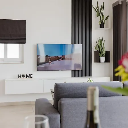 Stunning Penthouse With Private Pool By Homely 度假居 梅利哈