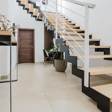 Stunning Penthouse With Private Pool By Homely 梅利哈