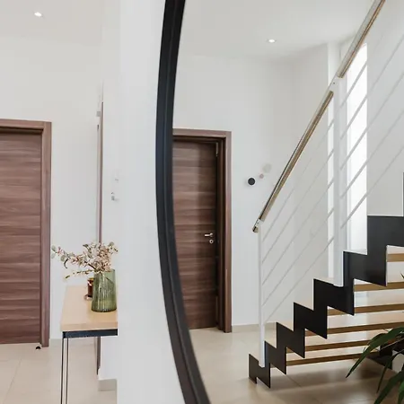 Stunning Penthouse With Private Pool By Homely 度假居 *