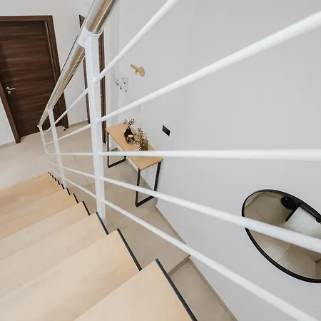 Stunning Penthouse With Private Pool By Homely * 梅利哈