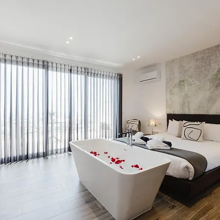 Stunning Penthouse With Private Pool By Homely 度假居 *