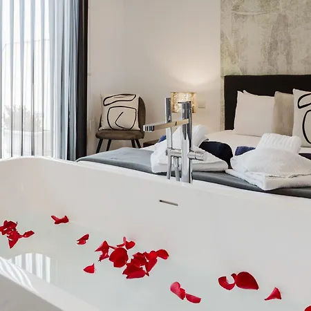 Stunning Penthouse With Private Pool By Homely 度假居 梅利哈