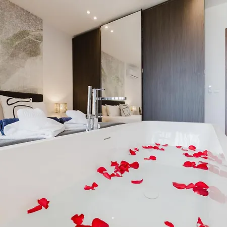 Stunning Penthouse With Private Pool By Homely *