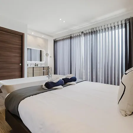 Stunning Penthouse With Private Pool By Homely 梅利哈