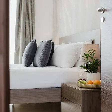 度假居 Stunning Penthouse With Private Pool By Homely