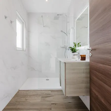 度假居 Stunning Penthouse With Private Pool By Homely 梅利哈