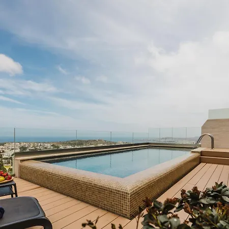 度假居 Stunning Penthouse With Private Pool By Homely