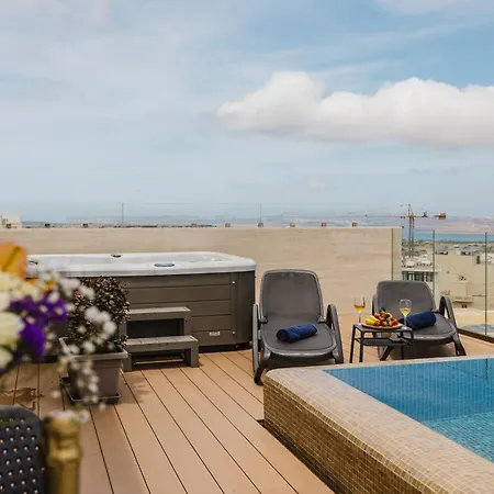 Stunning Penthouse With Private Pool By Homely 度假居 梅利哈