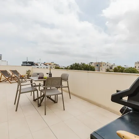 度假居 Stunning Penthouse With Private Pool By Homely